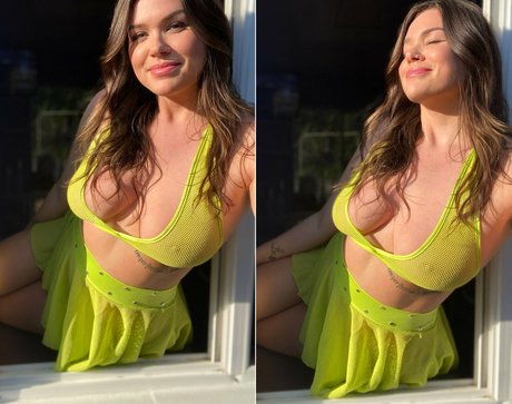 Barista Cassi_ naked pornstar photo