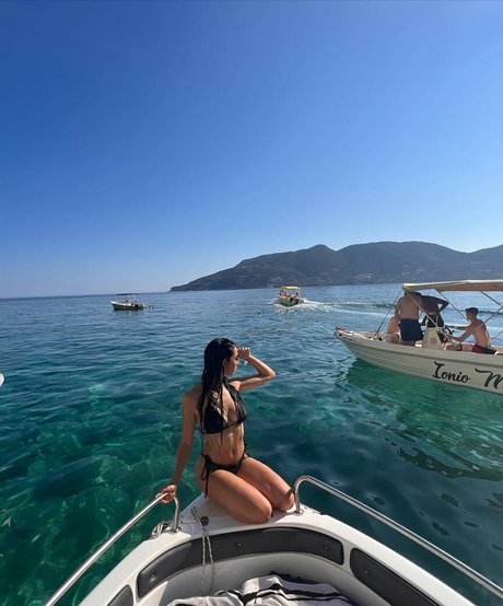 Lily Draycott sexy actress photos