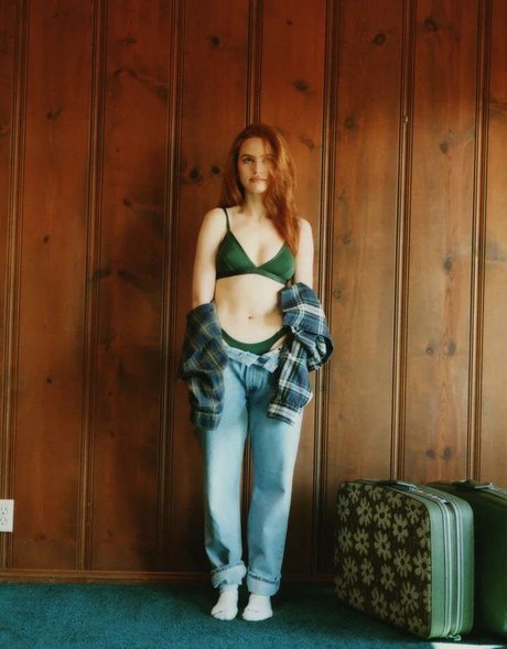 Madelaine Petsch pornstar adult galleries