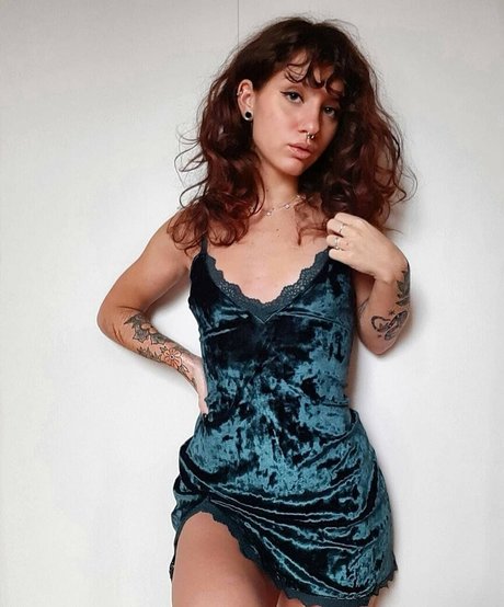 Deeperse perfect actress photos