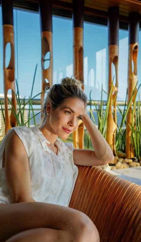 Monique Alfradique perfect actress pictures