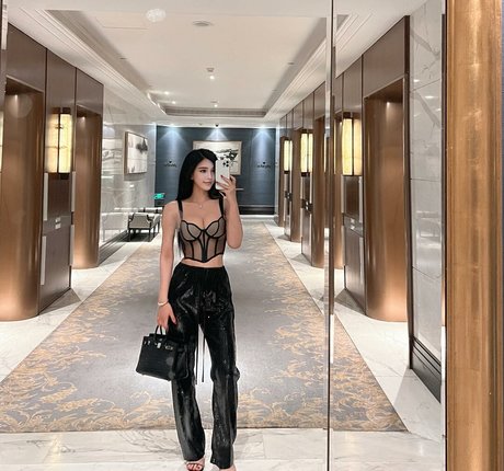 June Gong model porn images