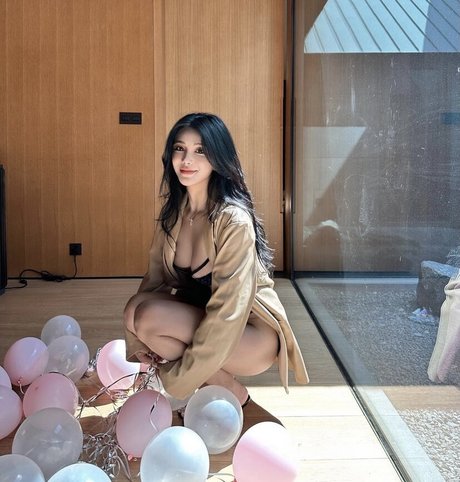 June Gong pornstar perfect photo