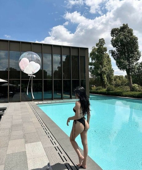 June Gong star nude photo