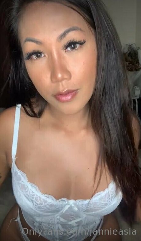 jannieasia nudes model photo