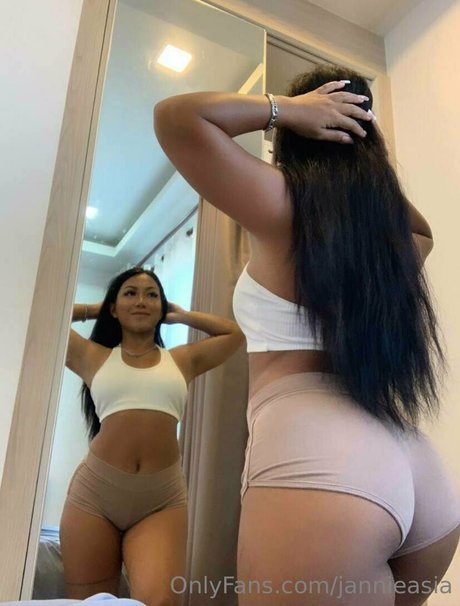jannieasia model top img