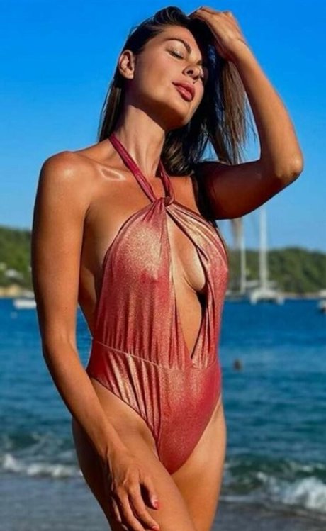 Jolanda De Rienzo porn model galleries