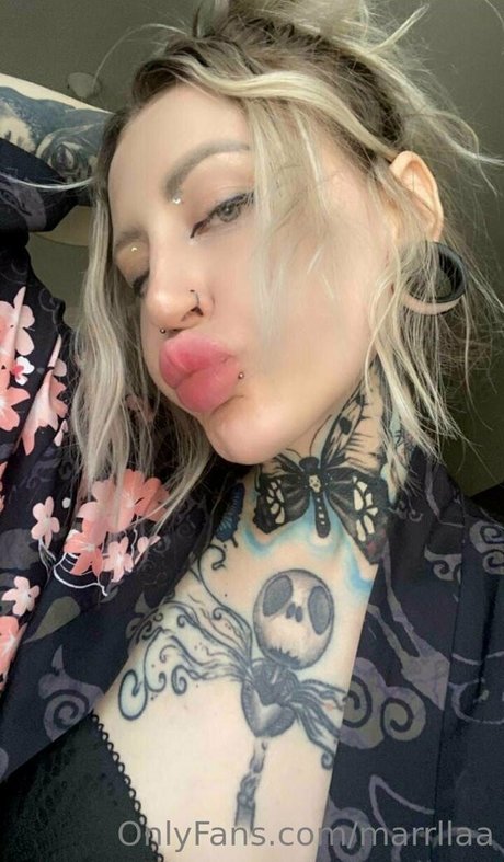 marrllaa sex model img