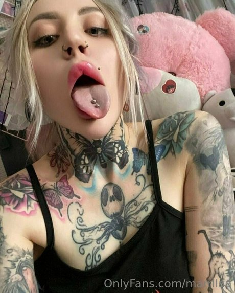 marrllaa naked model photo