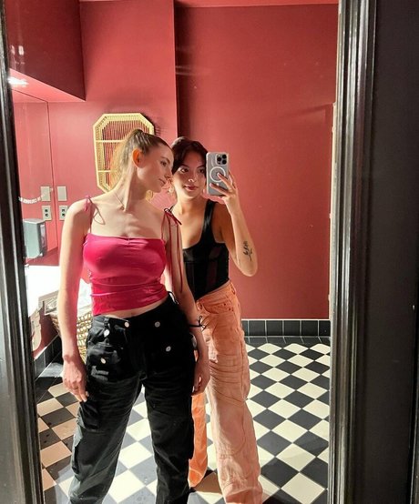 Thomasin Mckenzie hot star picture