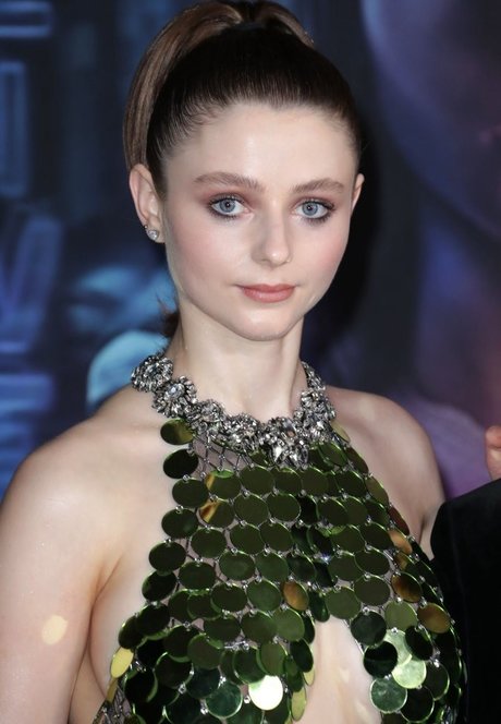 Thomasin Mckenzie porn model images