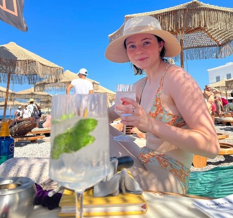 Thomasin Mckenzie top actress images