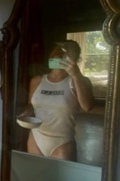 Kelli Garner model top image