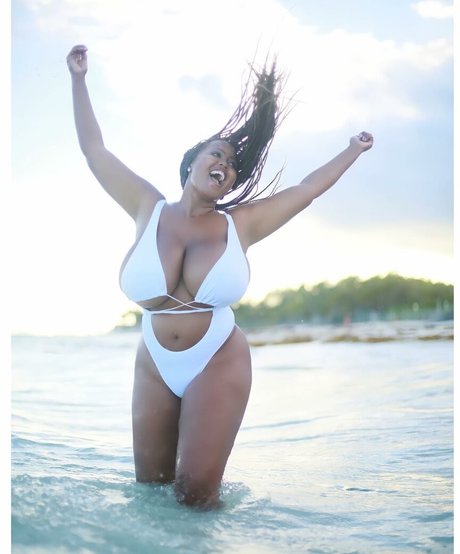 Monique Cooper star sexy pictures