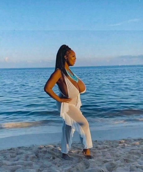 Monique Cooper sexy star pics