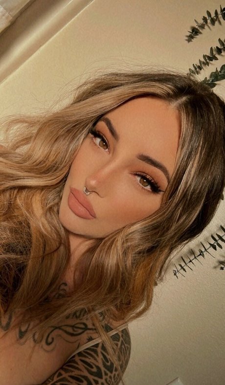 Brittany Zapata sex model photo