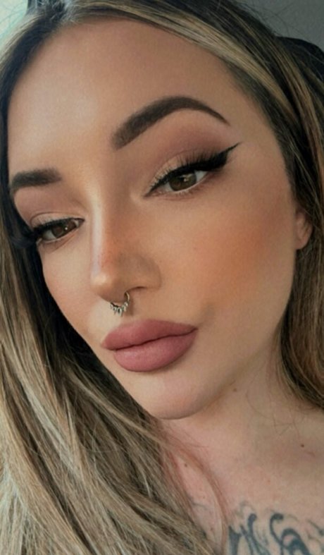 Brittany Zapata nude model gallery