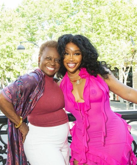 SZA model art gallery