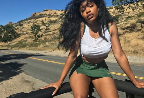 SZA star hot images