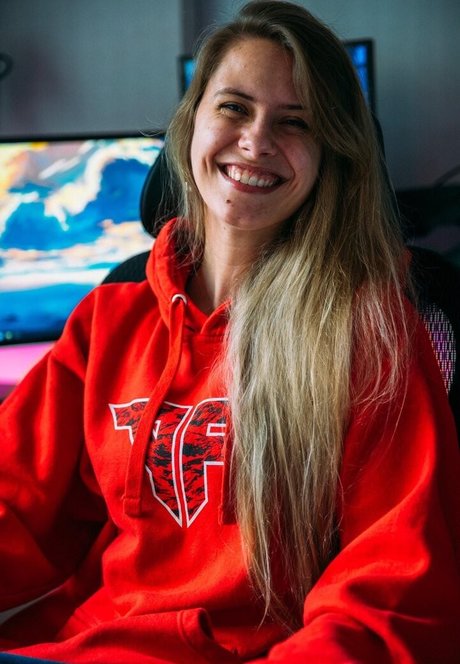 NoisyButters star exclusive images