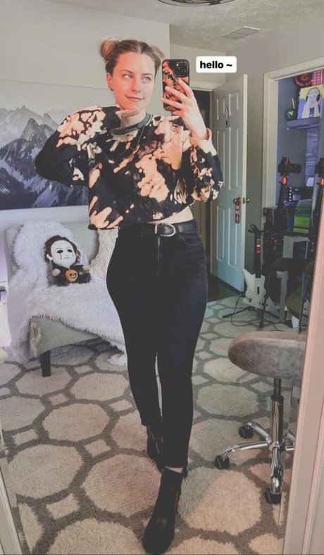 NoisyButters exclusive model photos