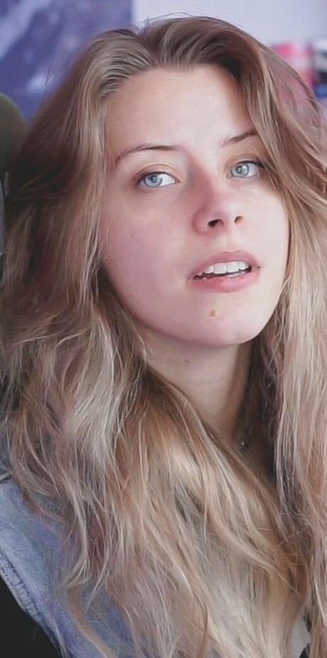 NoisyButters free model pictures