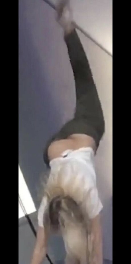 NoisyButters model adult photos