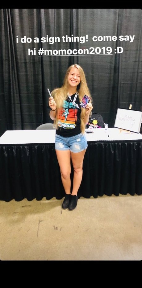 NoisyButters sex model pictures