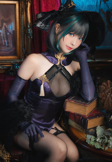 eeelyeee star naked photo