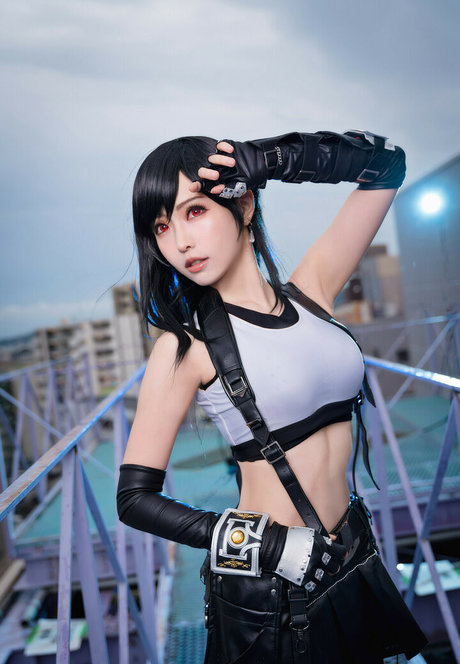 eeelyeee adult actress pictures