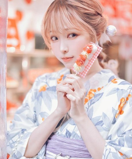 eeelyeee erotic pornstar pics