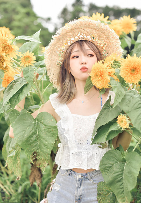 big tits cougar onlyfans top photo