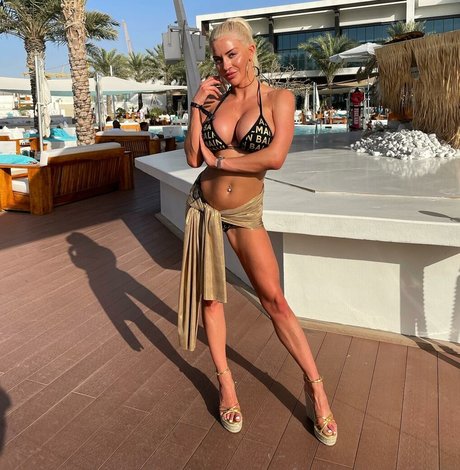 Sienna Day model adult pictures