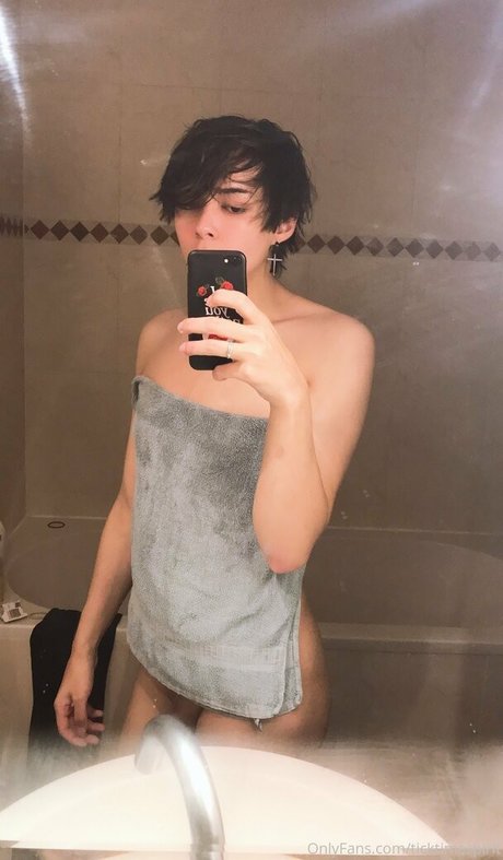 ticktimespirit top model image