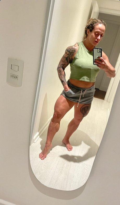 Vanessa Alvares sexy actress photo