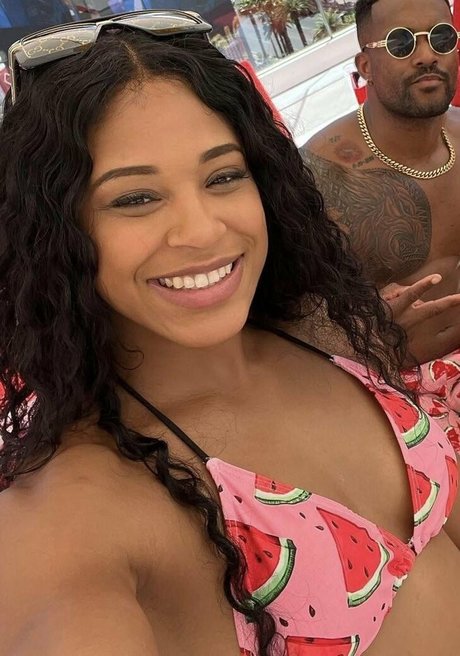 Bianca Belair star erotic photos