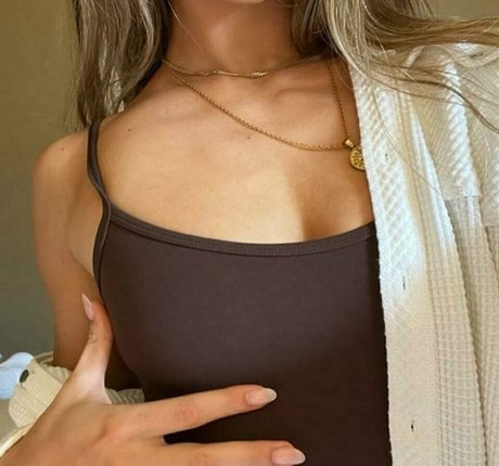 Meelah Robbins nudes model galleries