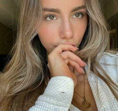 Meelah Robbins pornstar nude galleries