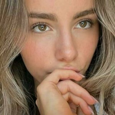 Meelah Robbins high quality model picture