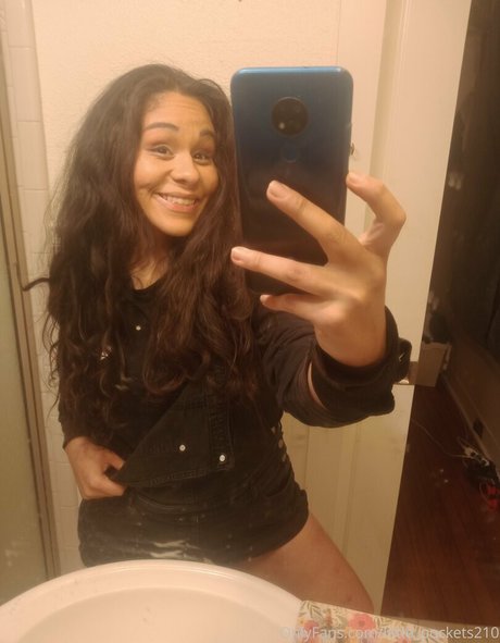 little pockets210 model sexy pics