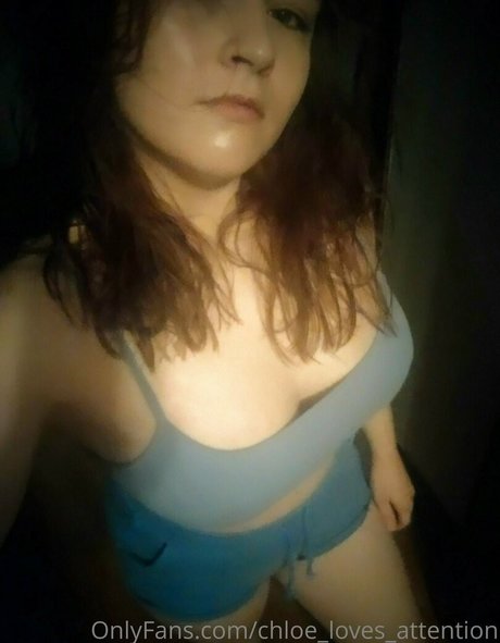 chloe loves attention model pretty picture