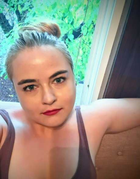 mom daughter onlyfans erotic pic