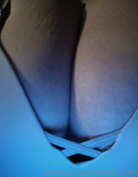 dezibear1998 sex model picture