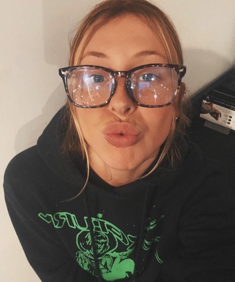 lolcaughtureye model erotic gallery