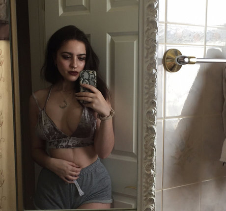 artbitch666 Quick model image