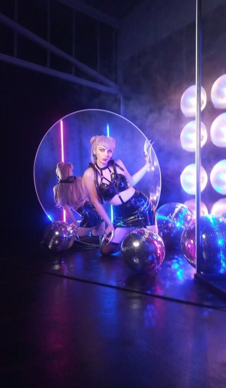 light onlyfans pornographic picture