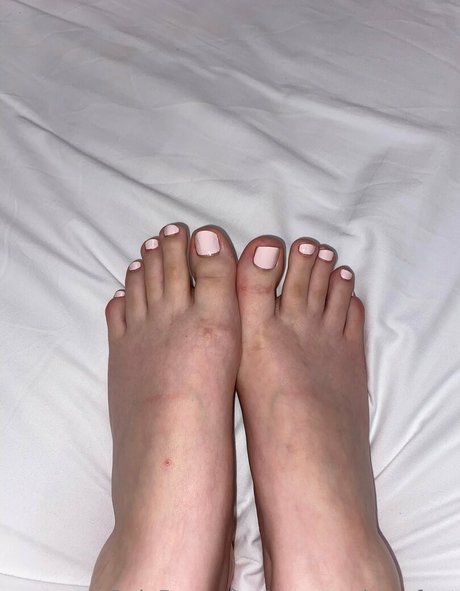 yourstrulymsfeet high quality model images