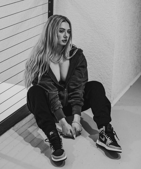 Miranda Cohen pornstar adult image