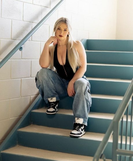 Miranda Cohen adult model pic