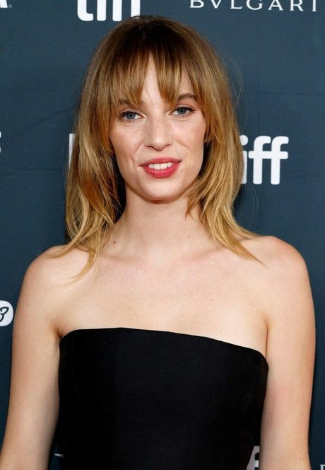 Maya Hawke Profile pic